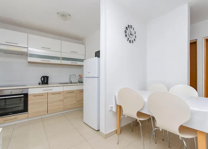 Seafront Apartman Grebastica