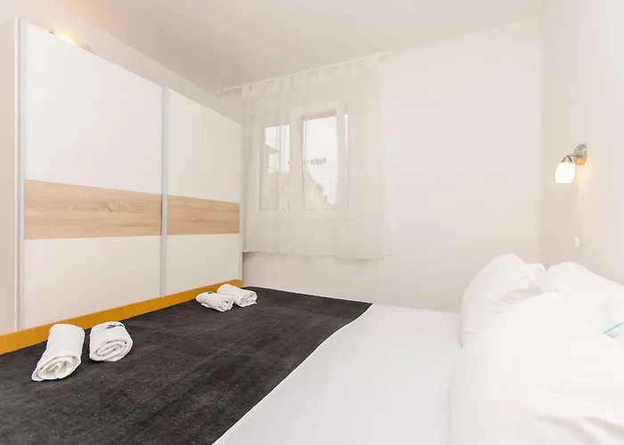 Seafront Apartman Grebastica